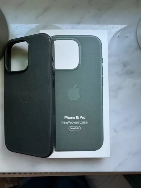 Apple iPhone 15 Pro Feingewebe Case mit MagSafe - Immergrün