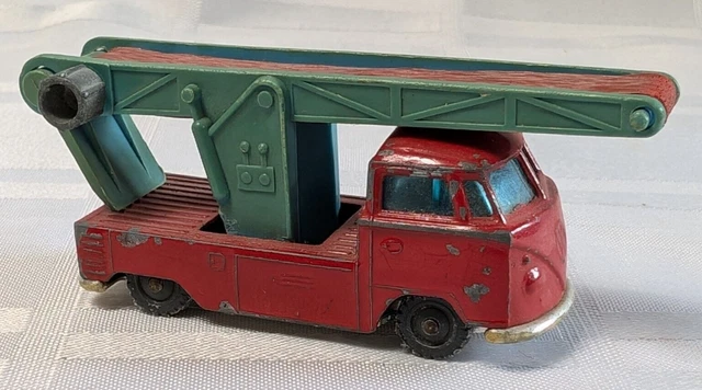 ミニカー HUSKY 1966 VOLKSWAGEN PICK UP ELEVATOR Vintage Husky No.32 VW Volkswagen Pick Up Luggage Elevator