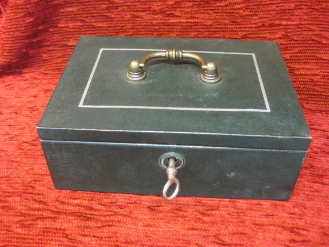 Alte Geldkassette Ladenkasse Metall dunkelgrün mit Schlüssel