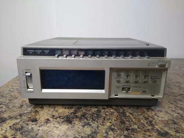 Hitachi Video Tuner / Syntonisateur Video Model VT-TU65A