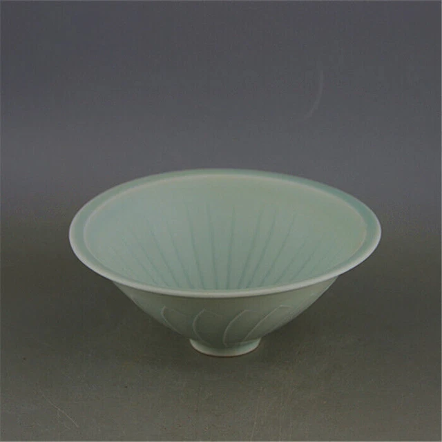 Chinese Song Hutian Kiln Celadon Porcelain Hand Carved Stripe Pattern Bowl 6.10"