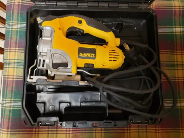 JIGSAW DEWALT DW331K 6.5-Amp Keyless T Shank Variable Speed Jigsaw 120 VOLT