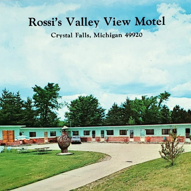 Rossi's Valley View Motel Postcard 1960s Crystal Falls Michigan Lawn Chair A2504