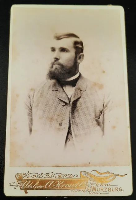 Foto Cdv Portrait Mann im Anzug Mode Fotograf Würzburg Bayern