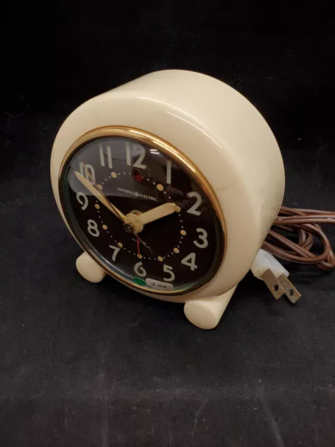 Vintage 1940's General Electric GE Art Deco Alarm Clock Model 7H160