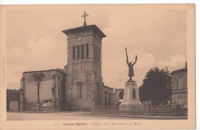 CPA - 33 Macau-Médoc- L'Eglise et le monument aux morts-TB