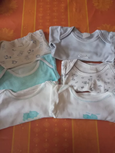 Lot de 6 BODYS (manches longues) en taille 12 mois