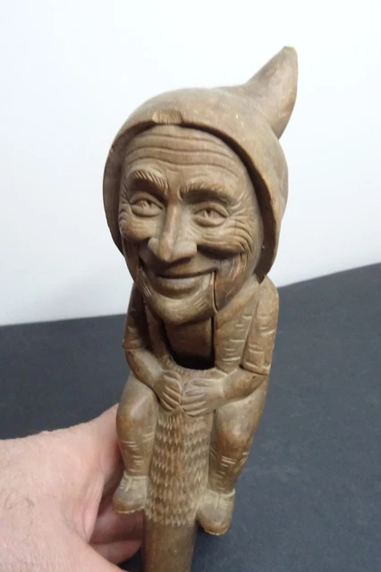 Vintage Casse Noix en Bois Sculpté Art Populaire