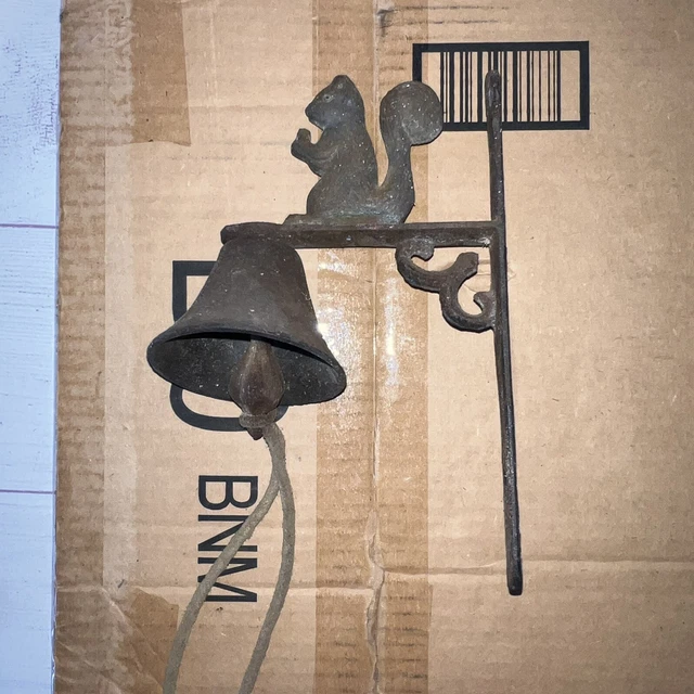 Vintage Squirrel Cast Iron Wall Mount Door Bell Outdoor Home Decor Dinner Bell