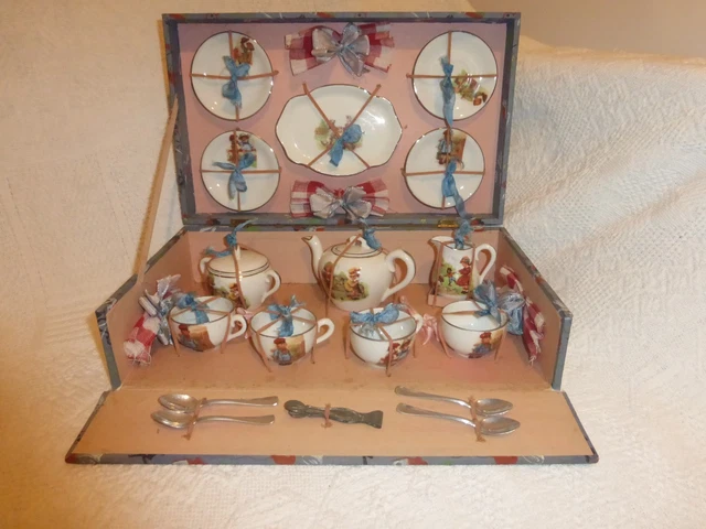 ANCIENNE DINETTE EN PORCELAINE ENFANT + BOITE DECORS FLEURS