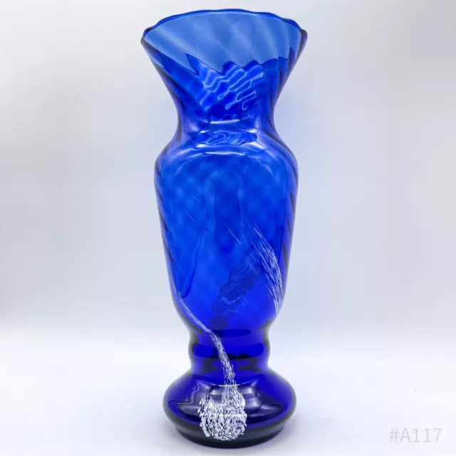 Vintage Tischvase Vase aus Glas Königsblau mit weißem Dekor Handarbeit | 28cm