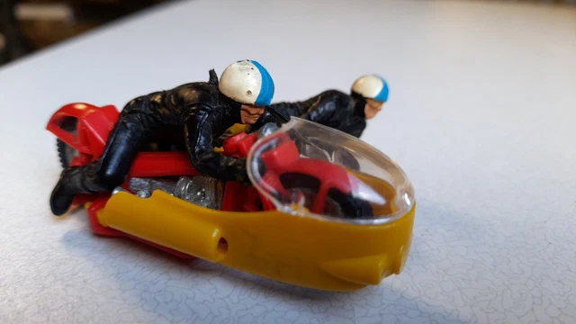BRITAINS 9699 BMW Racing Combination Sidecar with rider& passenger £20. ...
