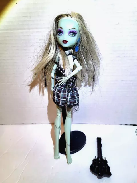 MATTEL MONSTER HIGH Reel Drama Frankie Doll With Stand $65.00 - PicClick