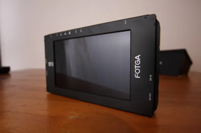 SDI and HDMI On-Camera Field Monitor Fotga A70TLS 7"  + Screen Protector