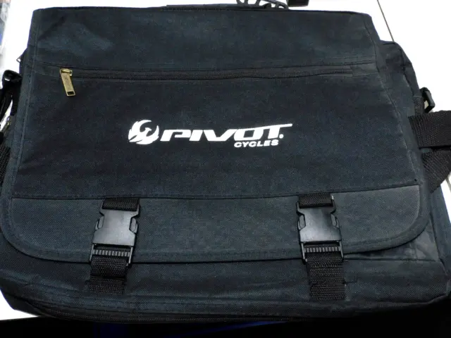 Pivot Cycles bag long handled messenger bag for cycling USED