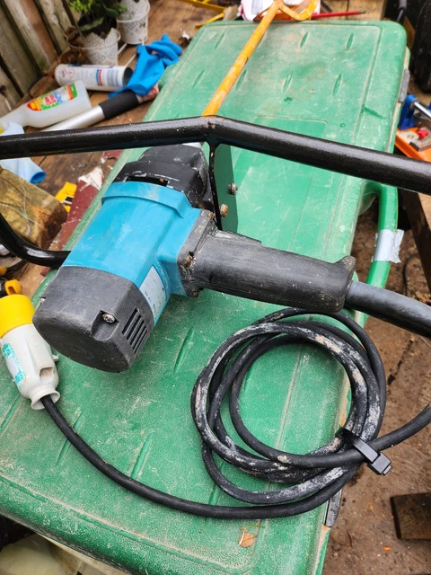 Makita UT120 Mixer intonaco a pagaia 110 V - Miscela efficiente per vari materiali
