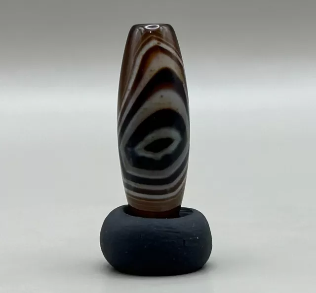 Very rare old ancient Tibetan agate banded lines unique Himalayan mountain bead