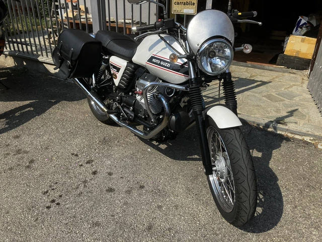 moto guzzi v7 Classic