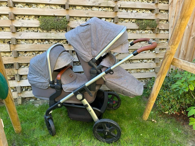 Silver Cross Wave Pram / Maxi Cosi Pebble Plus - travel system