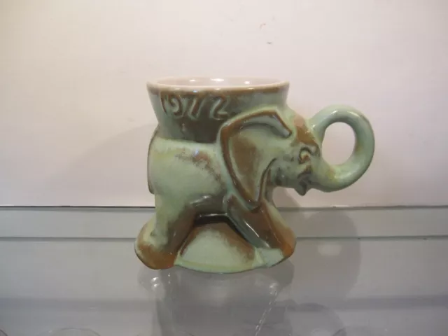 💥 FRANKOMA Pottery ☆ 1972 GOP Prairie Green Republican Elephant Mug