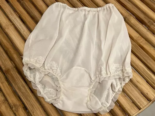 1960s VINTAGE GRANNY SILKY NYLON TRICOT BY ROGERS BLOOMERS PANTIES sz 5