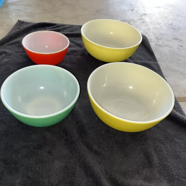 Set of 4 Vintage Pyrex Primary Colors Nesting Mixing Bowls 10”, 8.5” And 7” Nice