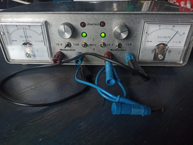 Messgerät Voltmeter 2 x 15V und 2 x 1,5 A   defekt?