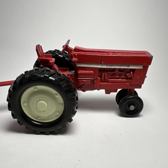 ERTL CO DYERSVILLE Vintage Die Cast International Tractor Trailer Red