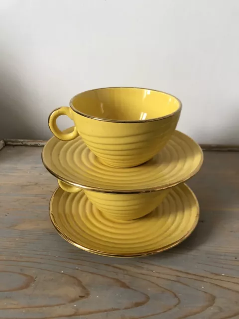 Duo de Grandes tasses à déjeuner et sous-tasses en faïence Jaune /Dorure vintage