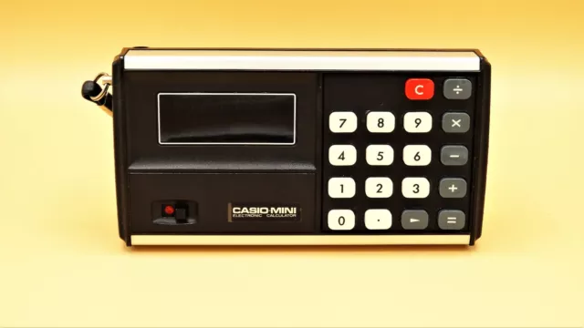 Antigua calculadora CASIO MINI CM-603 con funda original y funcionando, año 1973