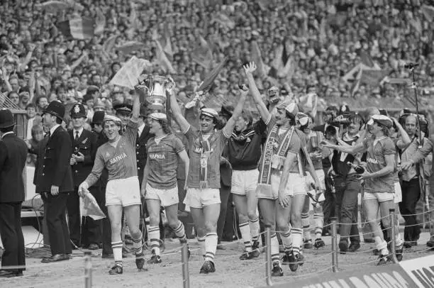 Soccer players of Everton FC celebrate their victory after the FA C - Old Photo