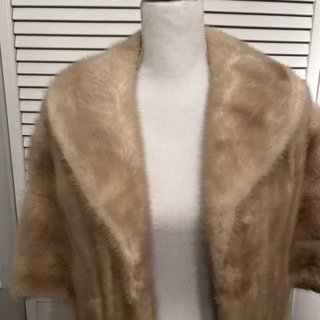 Genuine 1950s Vintage Mob Wife Aesthetic Fur Capelet Stole Wrap with pockets 2