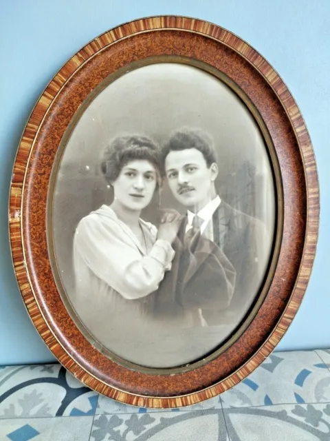 Cadre photo médaillon  de couple ancien des années 1920