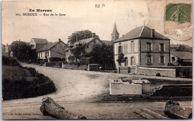 58 OUROUX - la rue de la gare
