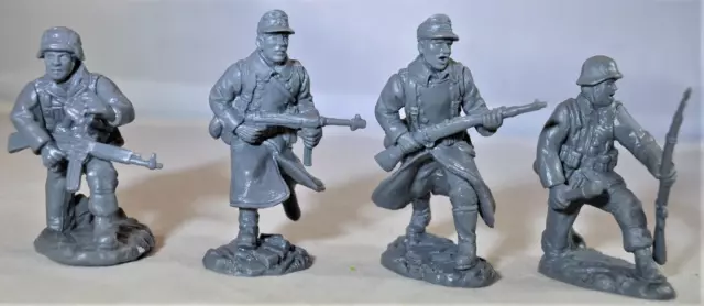 Toy Soldiers of San Diego TSSD WWII German Infantry Add On 4 Piece Set  27B