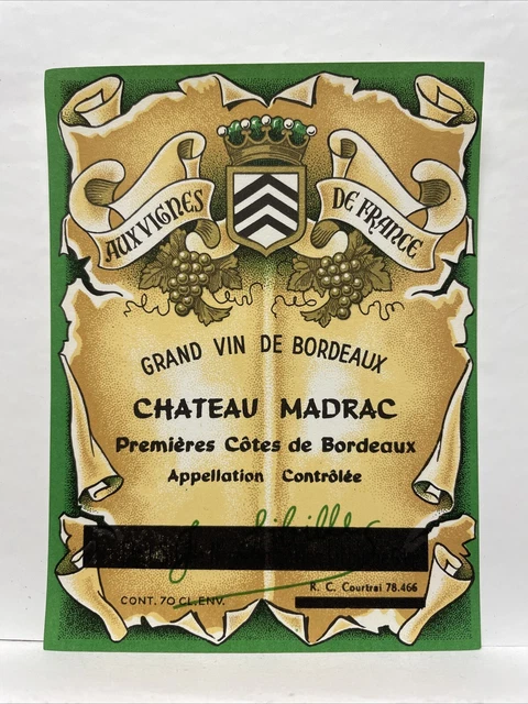 Décoration murale bois - Bouteille de vin versant du vin rouge dans le