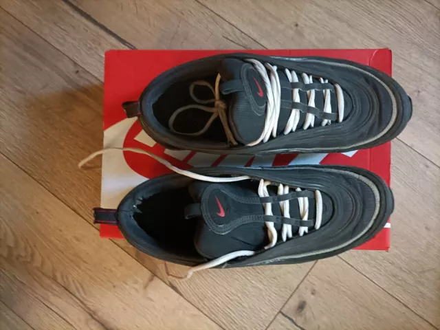 Basket Nike homme Air Max pointure 43.Noires. Occasion.Bon état.