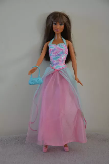 Poupée Barbie Kaila fashion fever