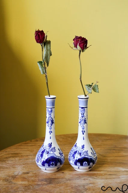 Set 2 Blue White Hand Painted Ceramic Delfts Long Necked Decorative Flower Vase