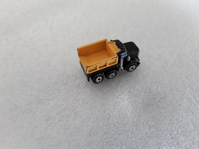MicroMachines Camion Con Rimorchio E Auto In Miniatura, Set Giocattolo MMW0027, 2 Piani Per Parcheggio