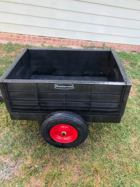 Rubbermaid Tractor/ Garden Dump Cart heavy-duty, 750lb capacity, w tow bar