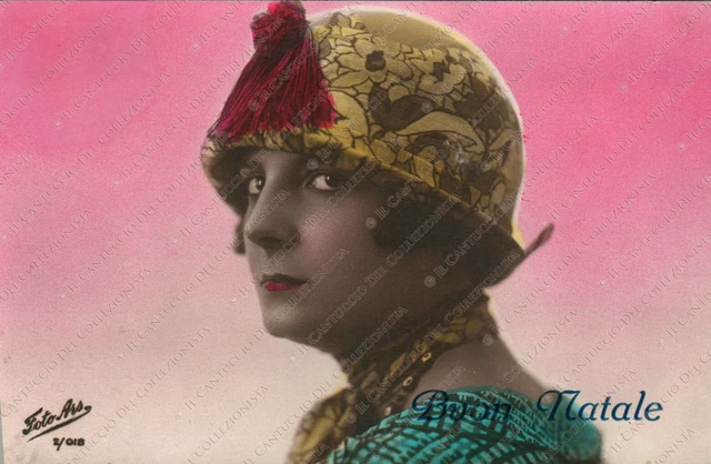 Buon Natale Donna con cappello e foulard Cartolina