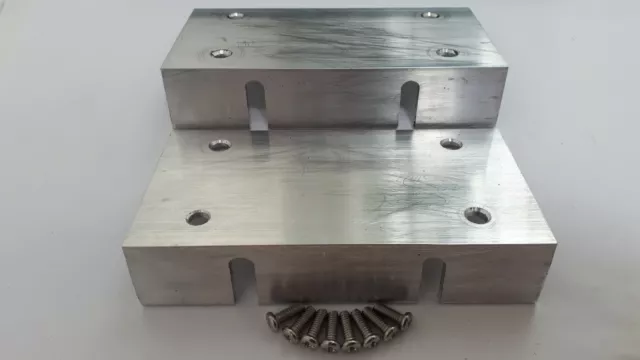 Rack ears to fit Akai S5000 + screws Akai sampler