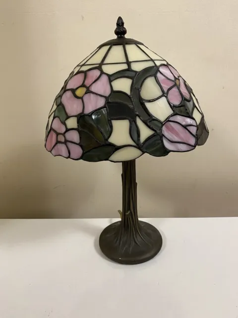 tiffany style table lamp just under 40cm tall