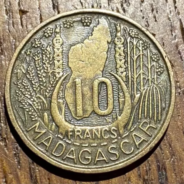 Piece De 10 Francs  1953 Madagascar (1136)