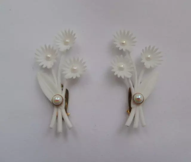 BNOC Vintage 1950's White Flower Posy Faux-Pearl Trim Clip-on Earrings Deadstock