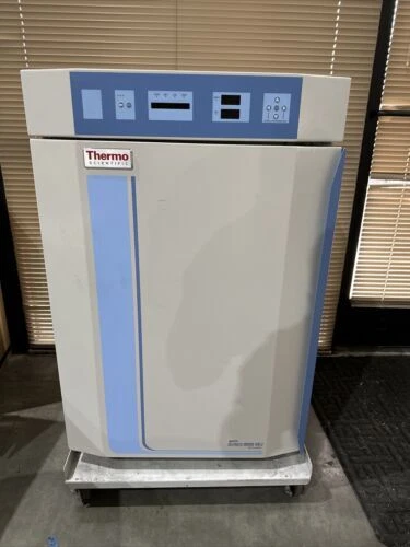 Thermo Scientific NAPCO Series 8000 WJ C02 Incubator model 3587
