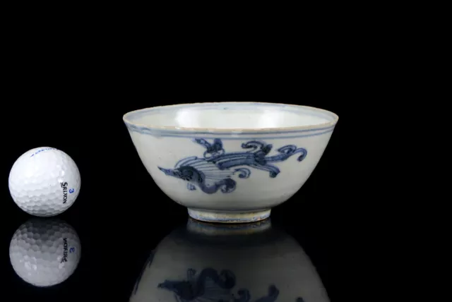 Antique Chinese blue and white porcelain ‘Chilong’ bowl, Ming dynasty