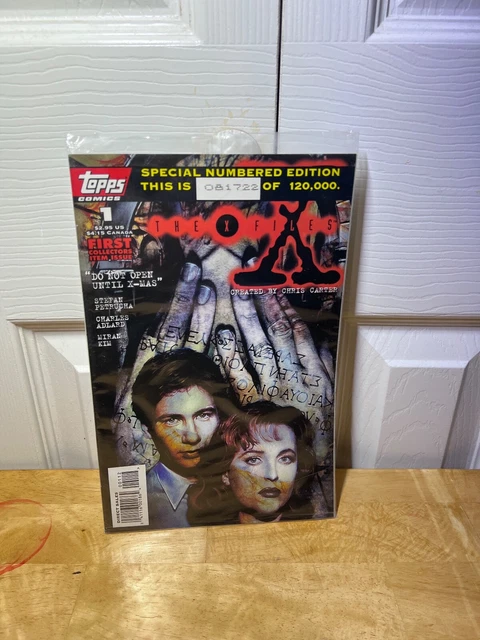 Topps The X-Files Comic Book Volume 1 First Collectors Edition