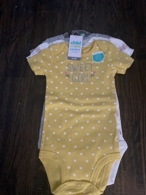 carters baby girl 6/9 monts set
